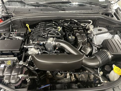 Used 2024 Dodge Durango GT image 27