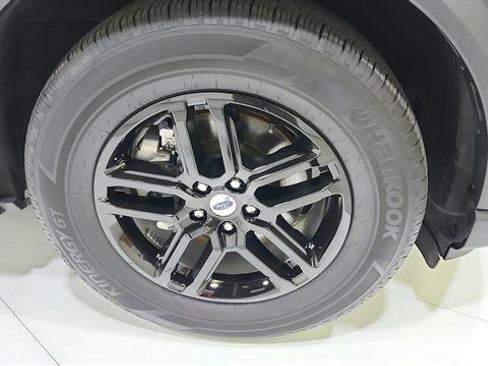 Used 2025 Ford Explorer Active RWD image 39