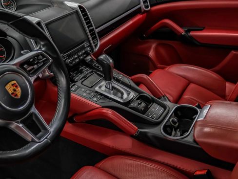 Used 2017 Porsche Cayenne Platinum Edition image 20