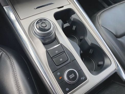 Used 2023 Ford Explorer XLT w/ Equipment Group 202A AWD/4WD image 15