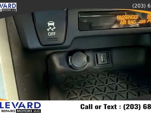 Used 2021 Toyota RAV4 XLE AWD/4WD image 19
