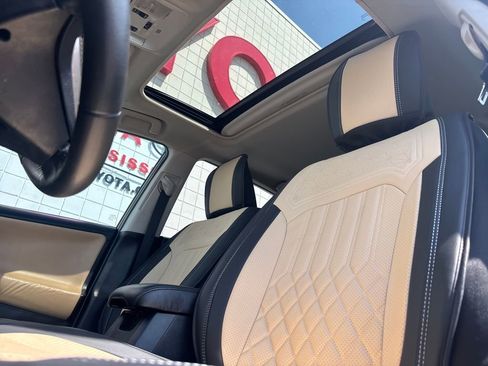 Used 2017 Toyota RAV4 Limited image 10