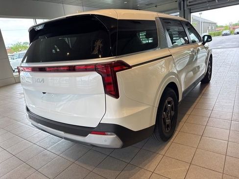 Used 2025 Kia Carnival FWD image 10