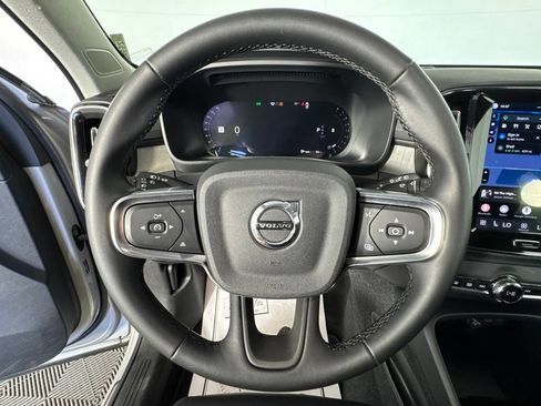 Used 2025 Volvo XC40 B5 Plus AWD/4WD image 18