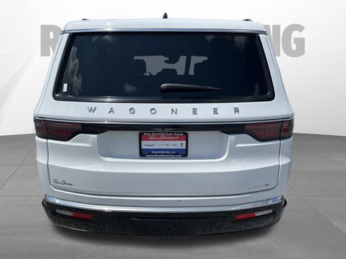 Used 2024 Jeep Wagoneer Series II w/ Flexible Seating Group RWD image 5