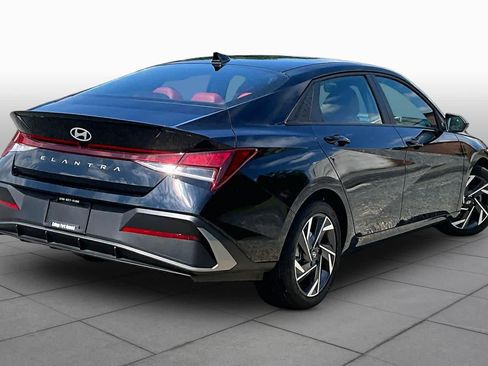 Used 2025 Hyundai Elantra Sport FWD image 12