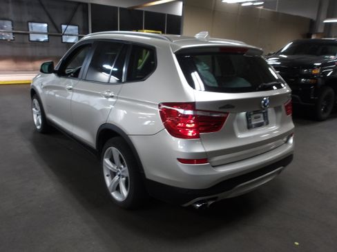 Used 2017 BMW X3 xDrive28i AWD/4WD image 3