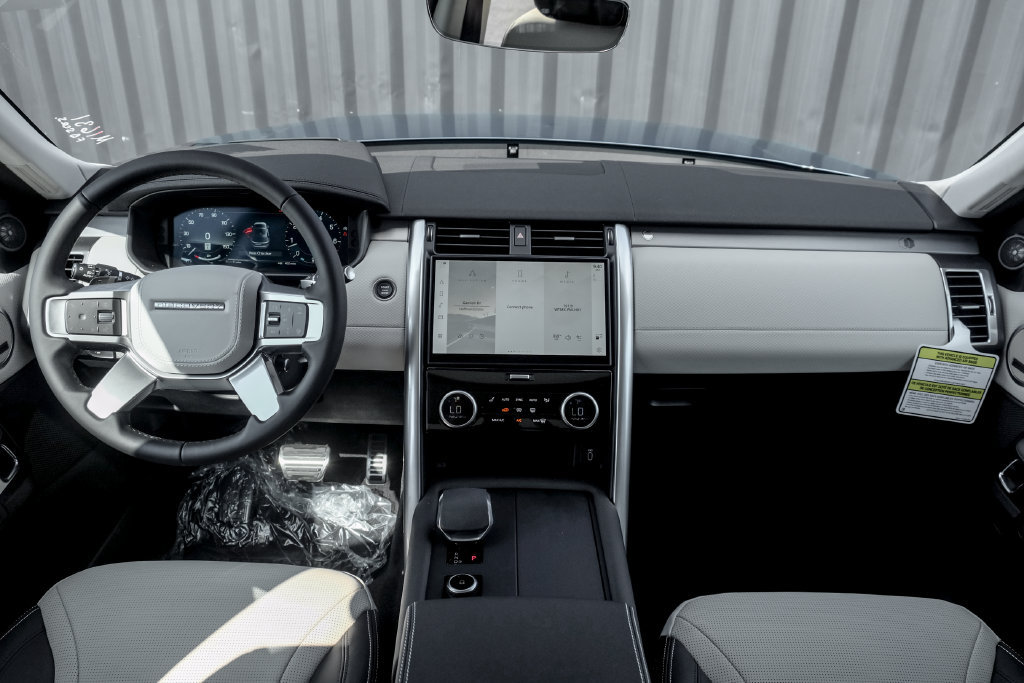 New 2026 Land Rover Discovery Limited Edition AWD/4WD image 20