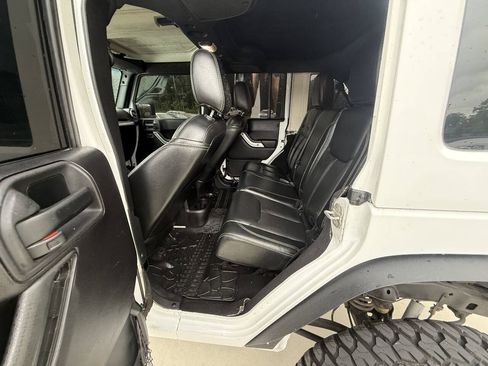 Used 2015 Jeep Wrangler Unlimited Rubicon AWD/4WD image 18
