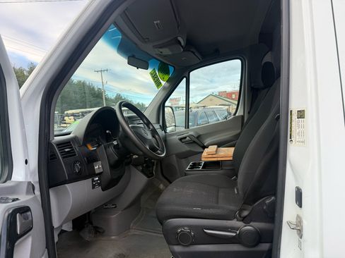 Used 2017 Mercedes-Benz Sprinter 2500 image 17