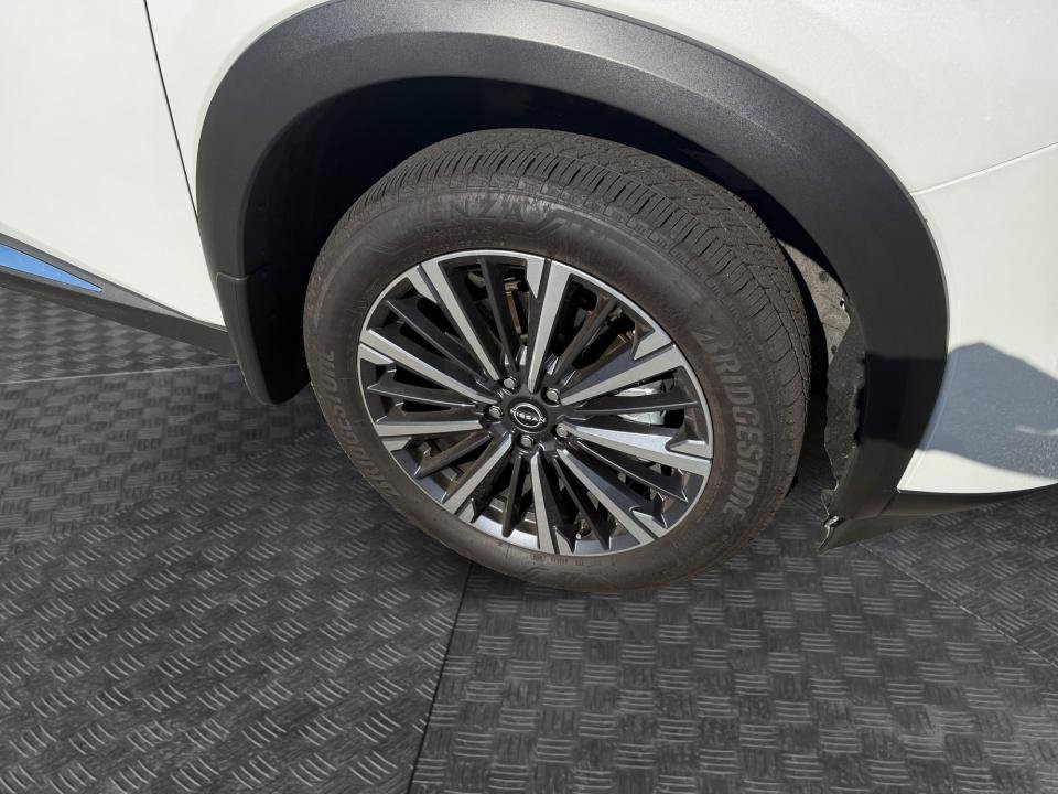 Used 2026 Nissan Pathfinder Platinum w/ Cargo Package FWD image 25