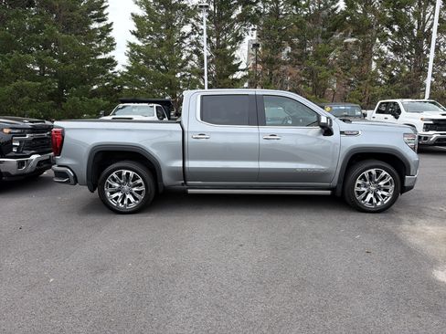 Used 2025 GMC Sierra 1500 Denali w/ Denali Reserve Package AWD/4WD image 11