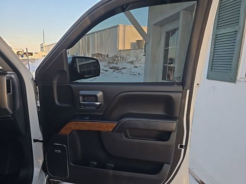 Used 2018 Chevrolet Silverado 1500 High Country image 25