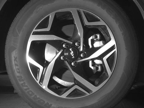 Used 2025 Kia Sportage LX FWD image 13