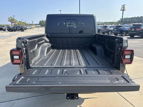 Used 2022 Jeep Gladiator Rubicon w/ LED Lighting Group AWD/4WD image 8