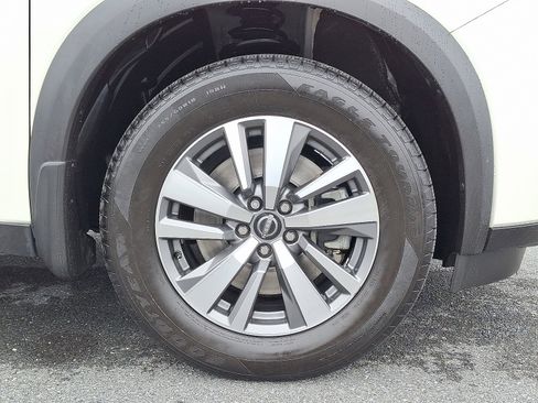 Certified 2023 Nissan Pathfinder SL w/ Black Appearance Package AWD/4WD image 9