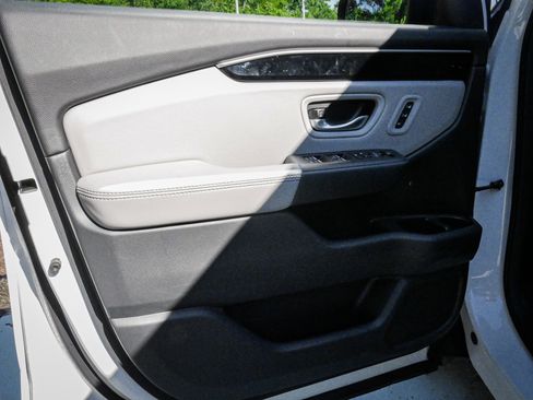 Used 2025 Honda Pilot EX-L image 14