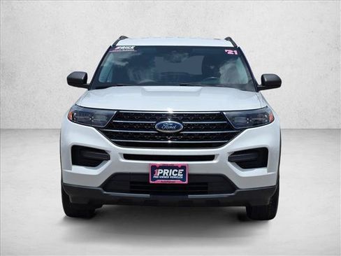 Used 2021 Ford Explorer XLT RWD image 2