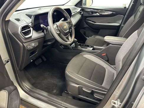 Certified 2025 Chevrolet TrailBlazer LT w/ Driver Confidence Package FWD image 11
