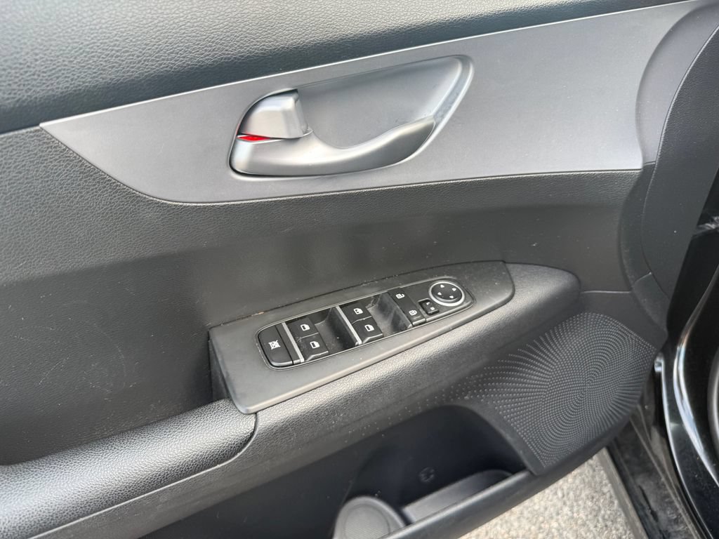 Used 2023 Kia Forte LXS FWD image 12