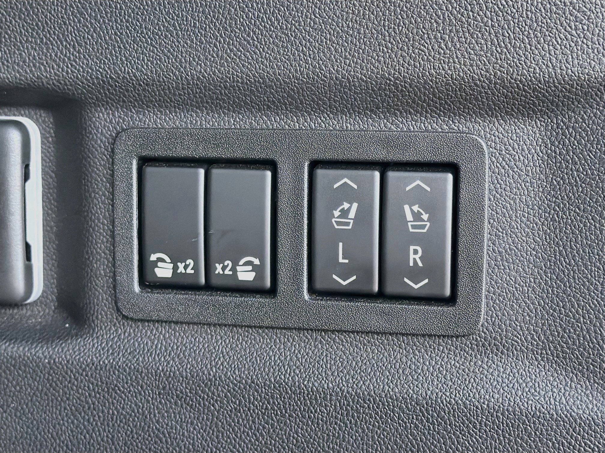 Used 2022 Chevrolet Tahoe Z71 w/ Luxury Package AWD/4WD image 13