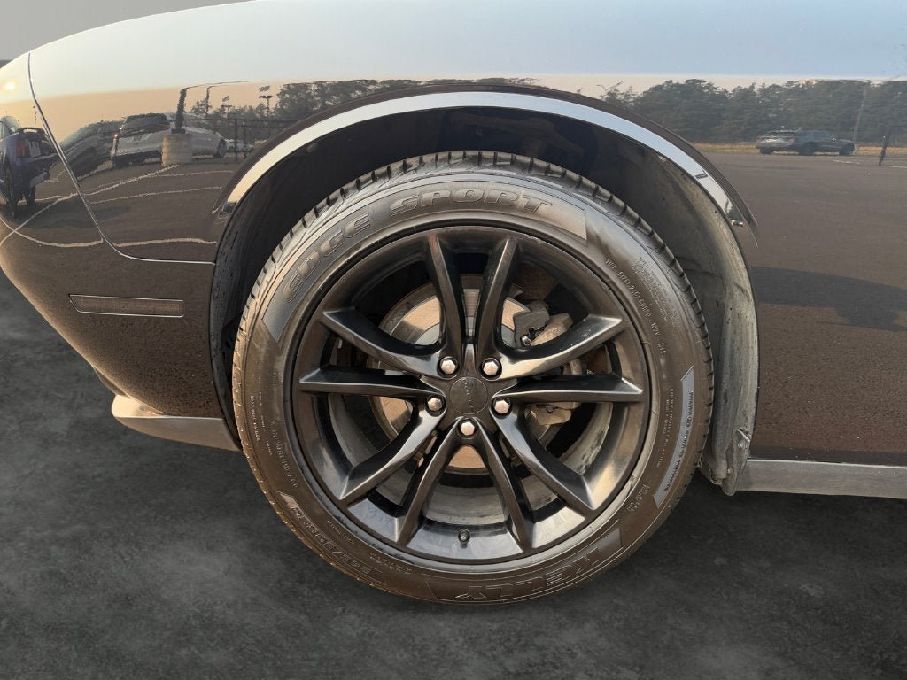 Used 2016 Dodge Challenger SXT w/ Blacktop Package RWD image 5