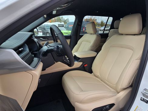 New 2025 Jeep Grand Cherokee L Limited w/ Black Appearance Package image 20