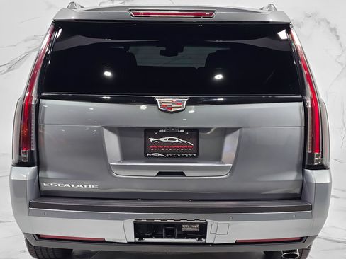 Used 2019 Cadillac Escalade Premium Luxury w/ Escalade Sport Edition AWD/4WD image 13