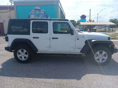 Used 2019 Jeep Wrangler Unlimited Sport S AWD/4WD image 4