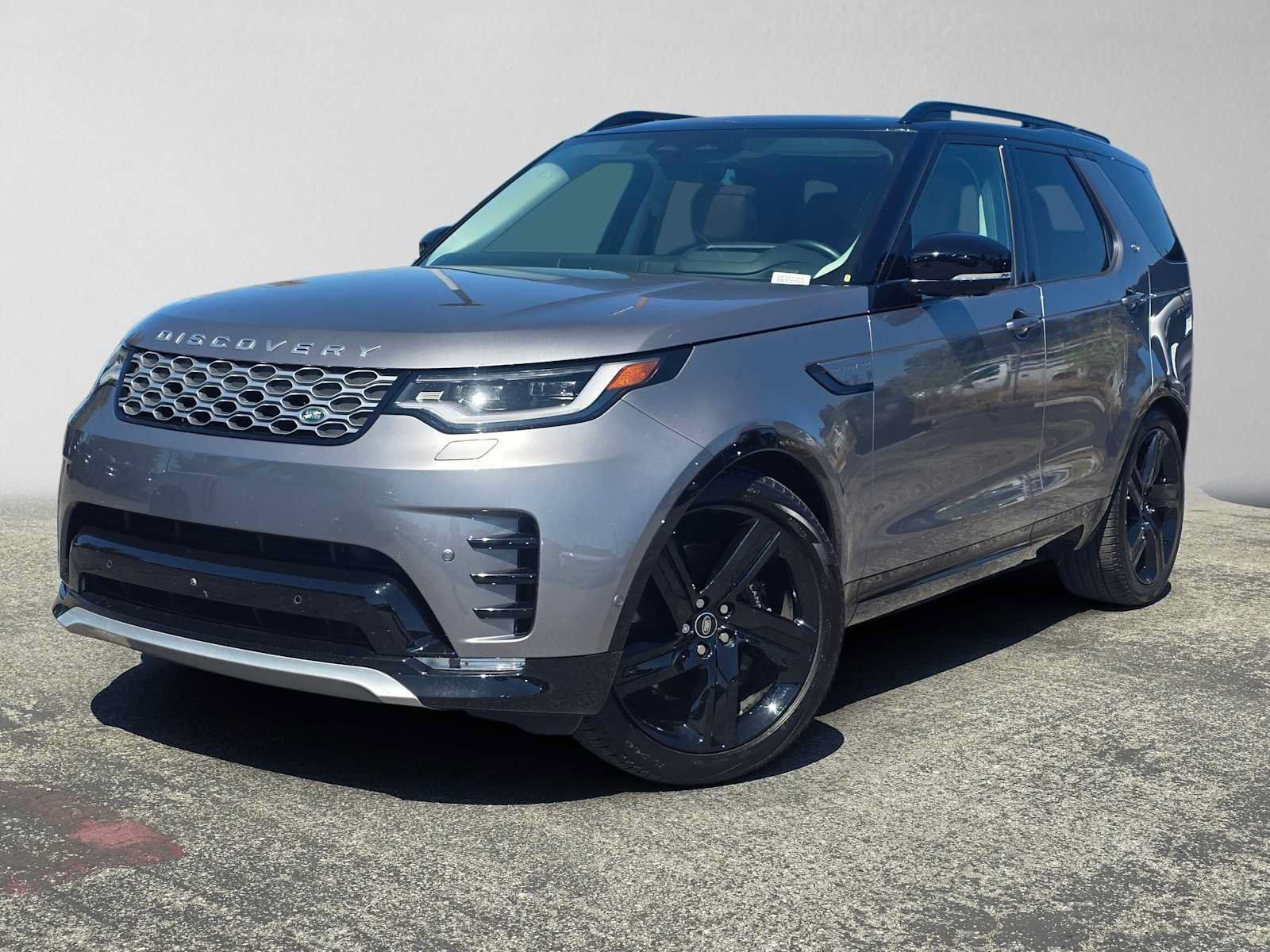 Used 2025 Land Rover Discovery Metropolitan Edition AWD/4WD image 1