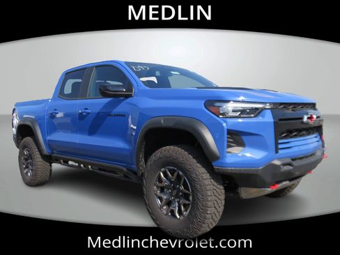 Used 2026 Chevrolet Colorado ZR2 w/ Technology Package AWD/4WD image 2