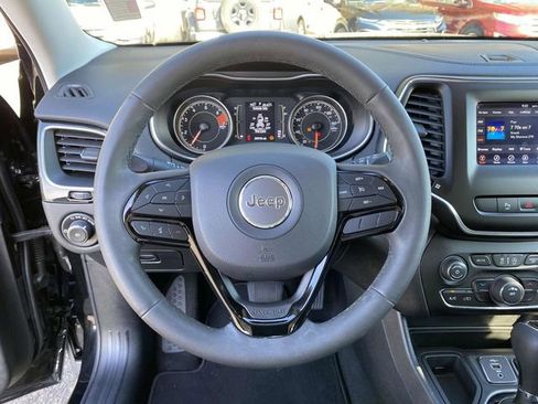 Used 2020 Jeep Cherokee Latitude Plus image 21