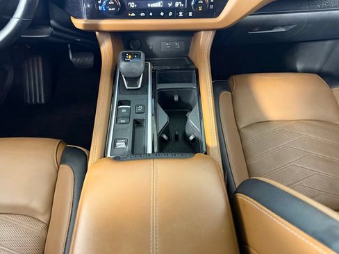 Used 2023 Nissan Pathfinder Platinum w/ Cargo Package FWD image 17