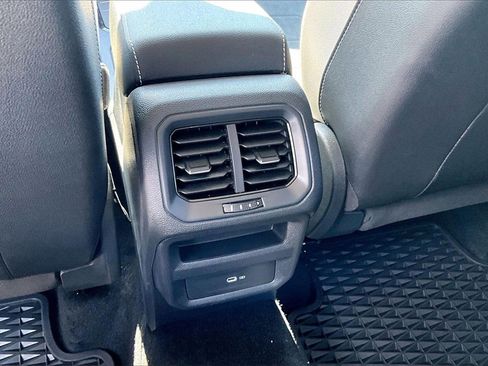 Certified 2025 Volkswagen Taos SE image 18