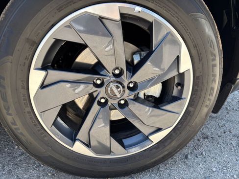 Used 2025 Nissan Rogue SV FWD image 31