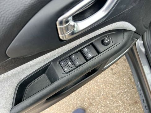 Used 2022 Jeep Compass Latitude image 17