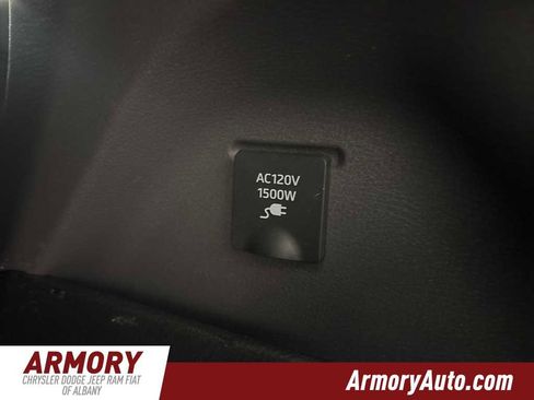 Used 2022 Toyota Sienna XLE Woodland Edition image 30