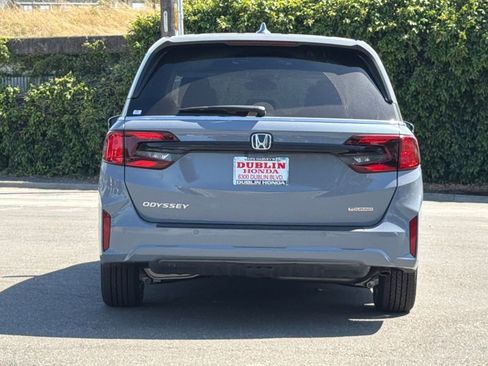 New 2026 Honda Odyssey Touring image 5