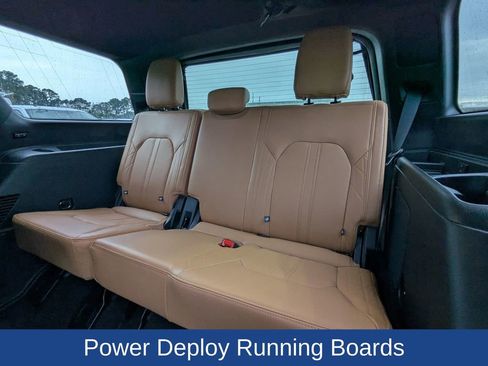 Used 2023 Ford Expedition Platinum image 17
