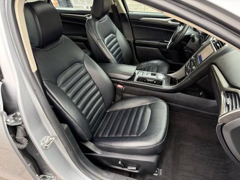 Used 2020 Ford Fusion SEL FWD image 19