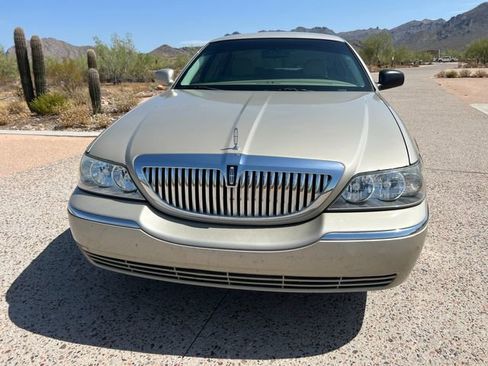 Used 2008 Lincoln Town Car Signature Limited image 7