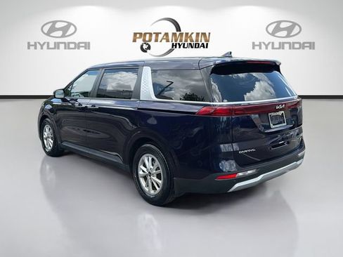 Used 2024 Kia Carnival LX FWD image 7