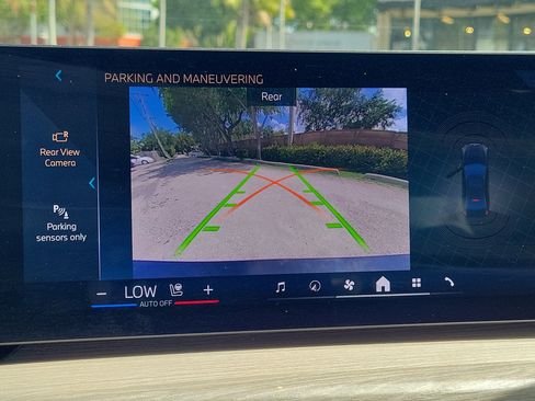 Used 2025 BMW 330i Sedan w/ Convenience Package image 29