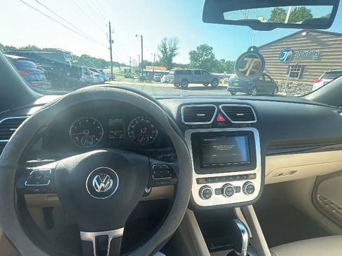 Used 2013 Volkswagen Eos Executive FWD image 2