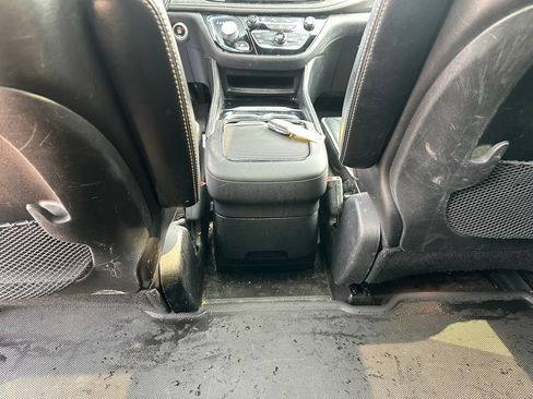 Used 2021 Chrysler Pacifica Limited w/ S Appearance Package AWD/4WD image 24