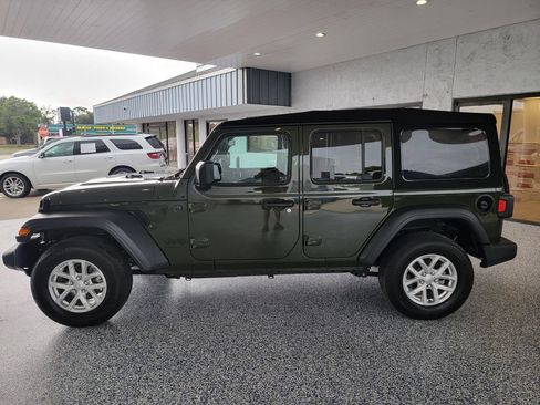 Used 2023 Jeep Wrangler Unlimited Sport AWD/4WD image 2