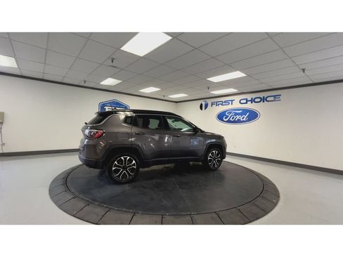 Used 2022 Jeep Compass Limited w/ Sun and Sound Group AWD/4WD image 2