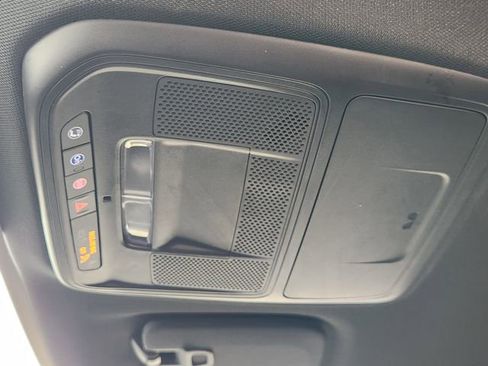 Used 2025 GMC Acadia Elevation image 25