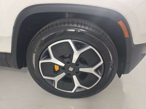 Used 2024 Rivian R1S Adventure AWD/4WD image 11