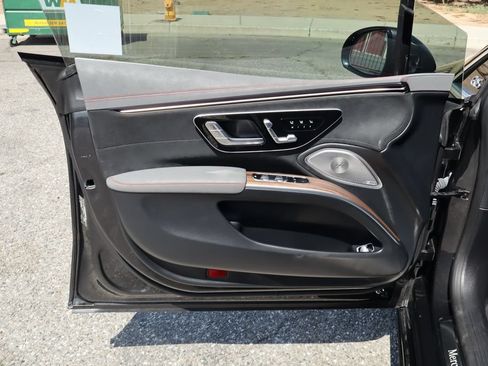 Used 2023 Mercedes-Benz EQS 580 4MATIC Sedan image 9